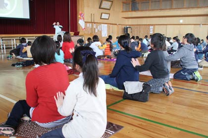 吉田南小学校4年生の学年委員会が行った親子整体教室