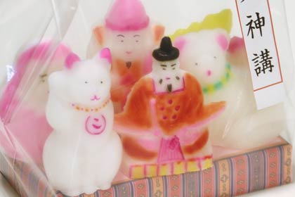 天神講の金花糖の菓子、中央が菅原道真