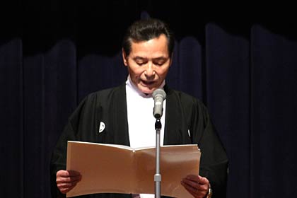 神武天皇橿原奠都の詔勅を奉読する戸隠神社の星野宮司