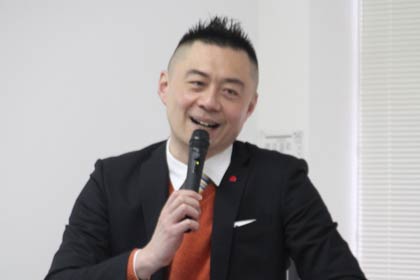 大妻女子大学OMAの「ビジネスキャンプ in 燕三条」に参加してオークスで商品開発のワークショップに熱中する学生