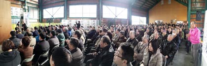 200人近くが来場して立ち居も