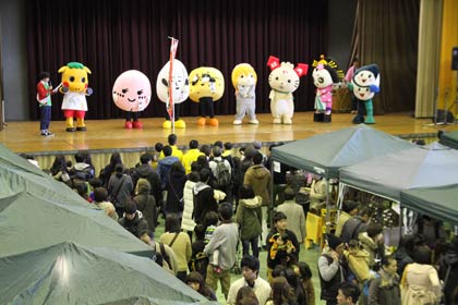 ゆるキャラが6団体から8体集合