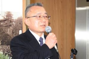 弥彦村の小林豊彦新村長が初登庁、職員に組織や職員数の適正化、人事考課の導入、行政サービスの向上、村民に対する職員の対応など多くの課題を示す