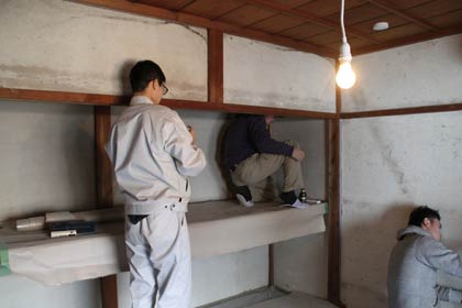 県央工高建築工学科建築コースの2年生4人も参加