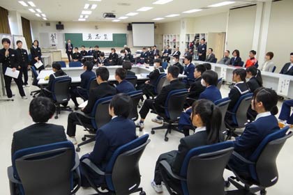 20、21日の1泊2日で開かれた中学生リーダー研修会「勇志塾」
