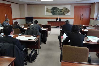 平成27年度当初予算案の概要を発表の記者会見