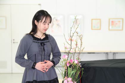 三条東公民館で個展「hanacoten vol.5」を開いている渡辺花子さん