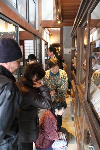 一般公開で見学する市民