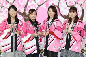 おいらん役に決まった左から信濃太夫役の近藤歩夢さん、桜太夫役の山岡さん、分水太夫役の榊さん、染井吉野太夫役の本田さん