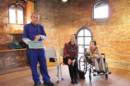 登録文化財について話す平山教授