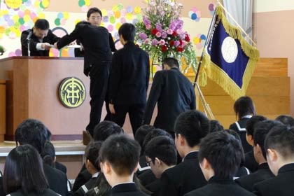 本成寺中学校の第68回卒業証書授与式