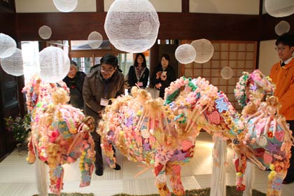  15日まで岩室温泉で開かれている「アートサイト岩室温泉2015」
