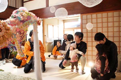 「アートサイト岩室温泉2015」のイベントで初めての「赤ちゃんアートツアー＠いわむろ」