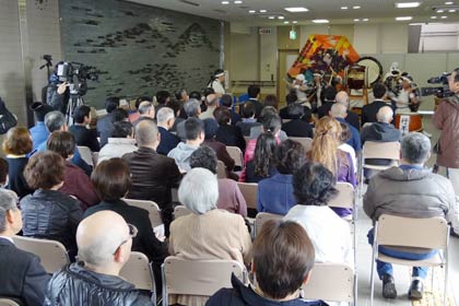 三条市総合福祉センターで東日本大震災追悼式典に続いて行われた交流事業