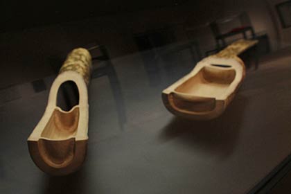 昨年は日展特選の竹工芸本間秀昭さん作の「削った竹（だけ）」