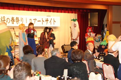 女将の仮装と武蔵美の仮装がコラボ