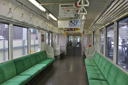  E127系の車内