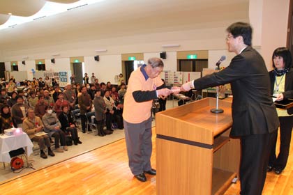 元気まつりでつばめ元気かがやきポイント事業の表彰