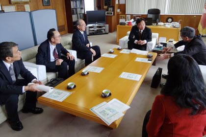 三条市内の信用組合関係者らが国定市長と懇談