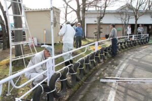 26日の開園に向けた準備が始まった燕市交通公園、17日の準備のようす