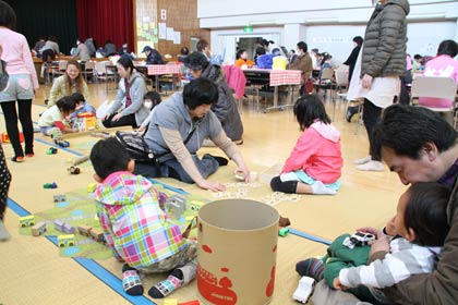 15日開かれた三条おもちゃフェスティバル