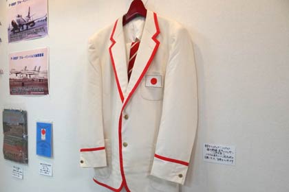 1960年のローマ五輪に出場した三条高校バスケットボール部OBの金川英生さんの日本代表団のスーツ