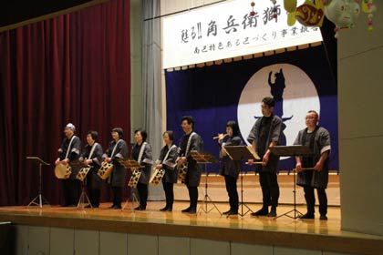 復元した囃子を披露