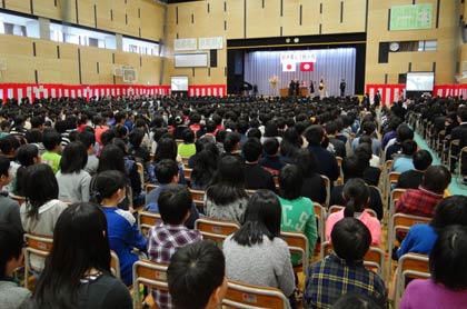  ＝嵐南小学校で第1回卒業証書授与式