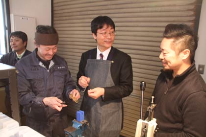 ワークショップに参加した鈴木市長