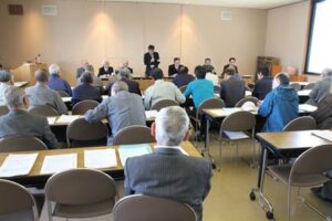 26日開かれた弥彦村議選の立候補予定者説明会
