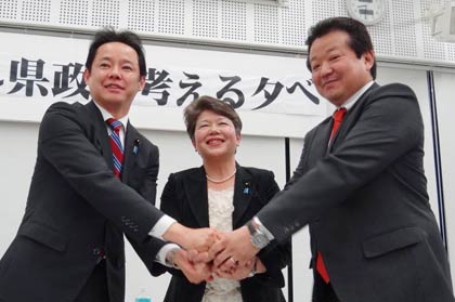  県議選に三条市選挙区から立候補を予定している3氏を招いた公開討論会「新風会～県政を考える夕べ」、左から佐藤氏、坂田氏、藤田氏