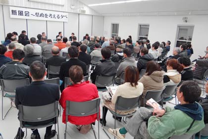 130人が来場して立候補する3氏から考えを聞いた