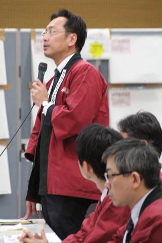 国定市長をはじめ審査委員が発表ごとに講評