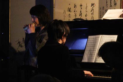 物語をピアノとオカリナの演奏で演出