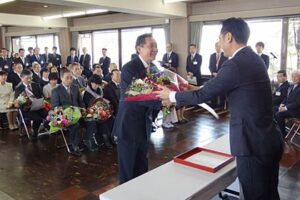三条市の平成26年度退職者辞令交付式