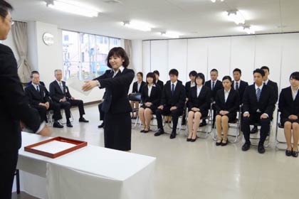 三条市の新採用職員辞令交付式