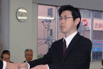 経産省を退職して三条市職員となった今井智之さん(