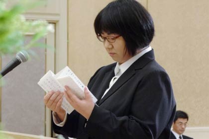  新入生を代表して五十嵐春奈さんが新入生宣誓
