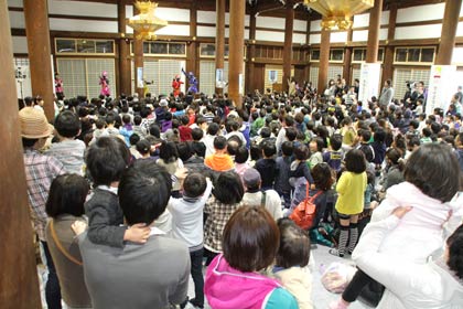 三条別院の子ども御遠忌、ヒーローショーは千人近くが見物