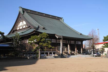 「子ども御遠忌」が行われる三条別院本堂