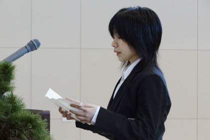 工業デザイン科の吉川さんが入校性宣誓