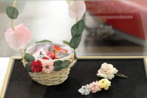 「燕三条Wing」のアーティフィシャルフラワーアクセサリーの製作体験でつくる3種類の作品
