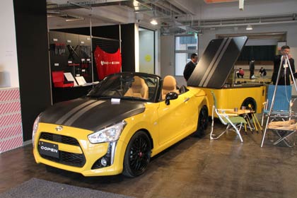  三条ものづくり学校の竣工式で三条市で初お披露目となった「コペン」カーゴトレーラー