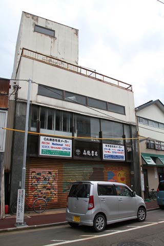 旧高橋書店の大通りに面した正面の概観