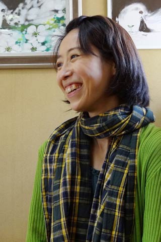 「あとりえきっか」で「【五色のおはなし】*nori-bou*イラスト展」を開いているイラストレーター「*nori-bou*」こと荒木紀子さん