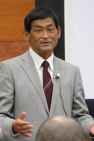 記念講演を行う元五輪男子マラソン選手の谷口浩美さん
