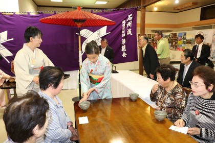 石州流越後野村派浄親会による茶席