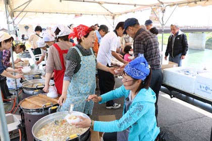400人分の豚汁をふるまった