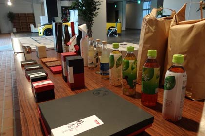  展示している石川さんが手掛けたクライアントの商品