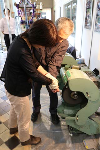バフ研磨によるスプーンのみがき体験